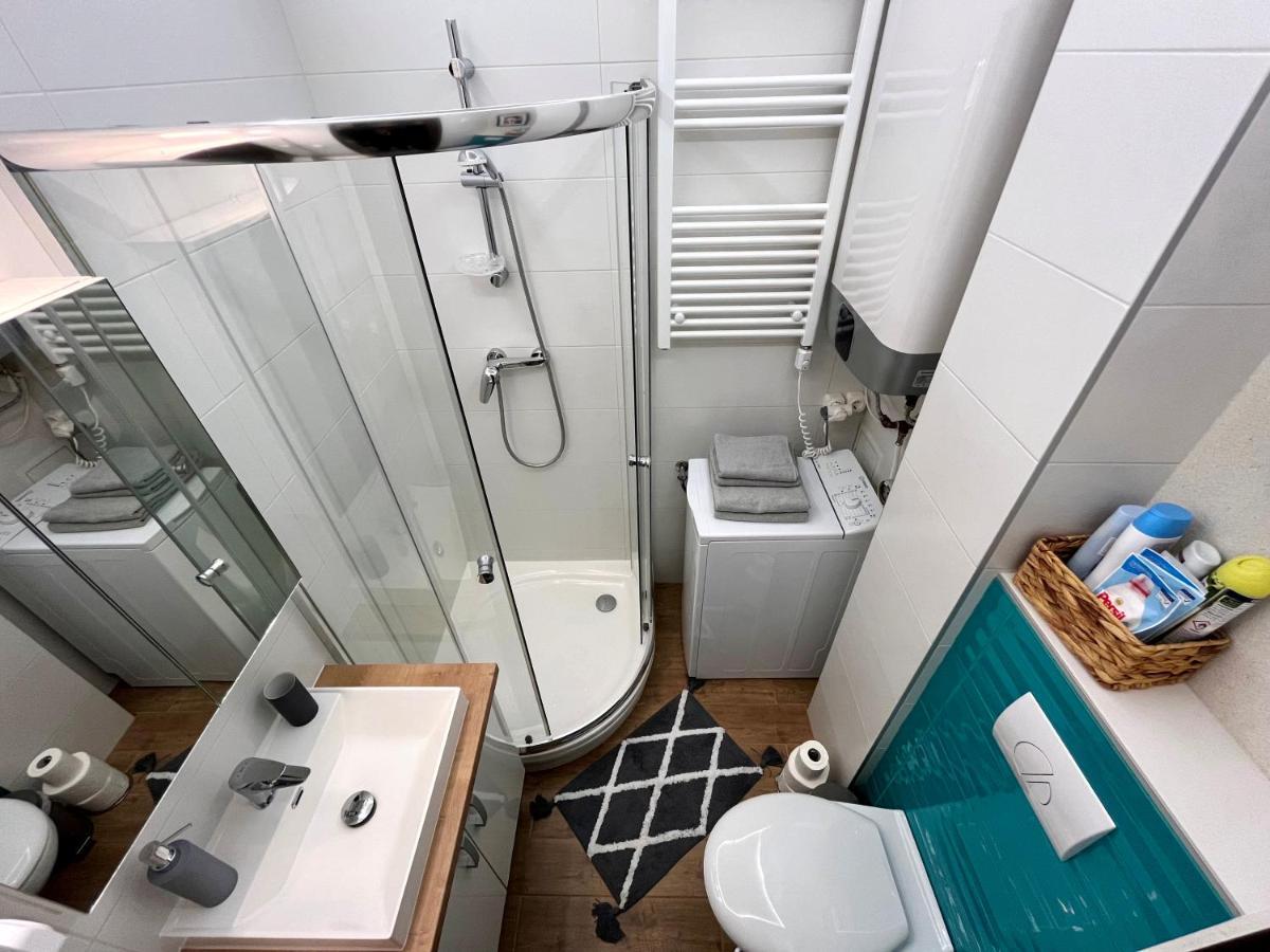 Artic Home Apartman-Nearby City Center! Pecs Exterior photo